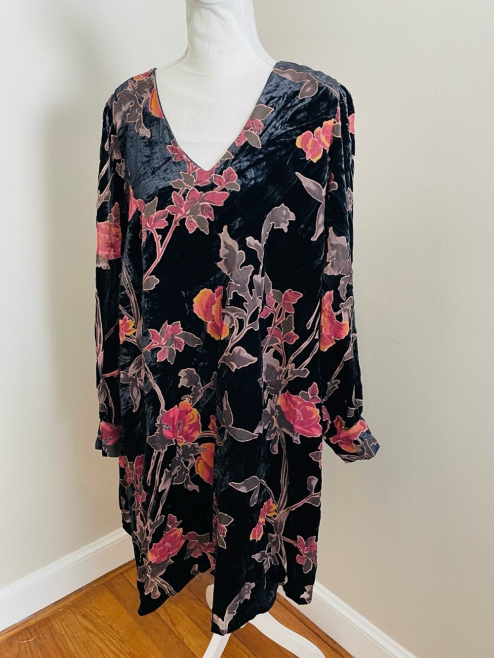 Maree Pour Toi Floral Velvet Trapeze Dress - Picture 3 of 7